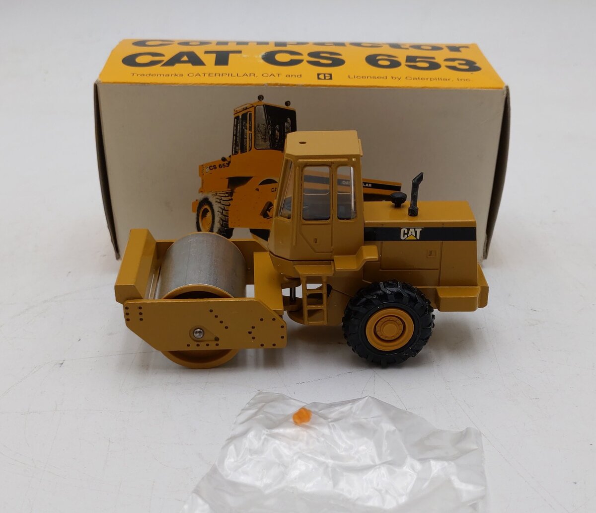 NZG Modelle 1:50 Scale Caterpillar Compactor CS 653 LN/Box