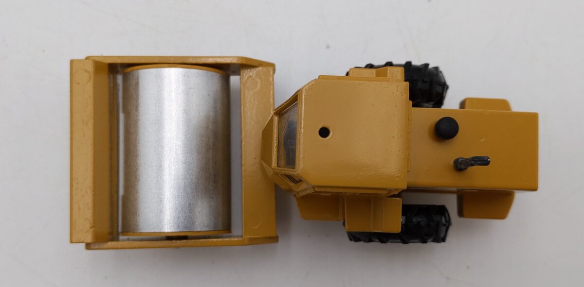 NZG Modelle 1:50 Scale Caterpillar Compactor CS 653 LN/Box