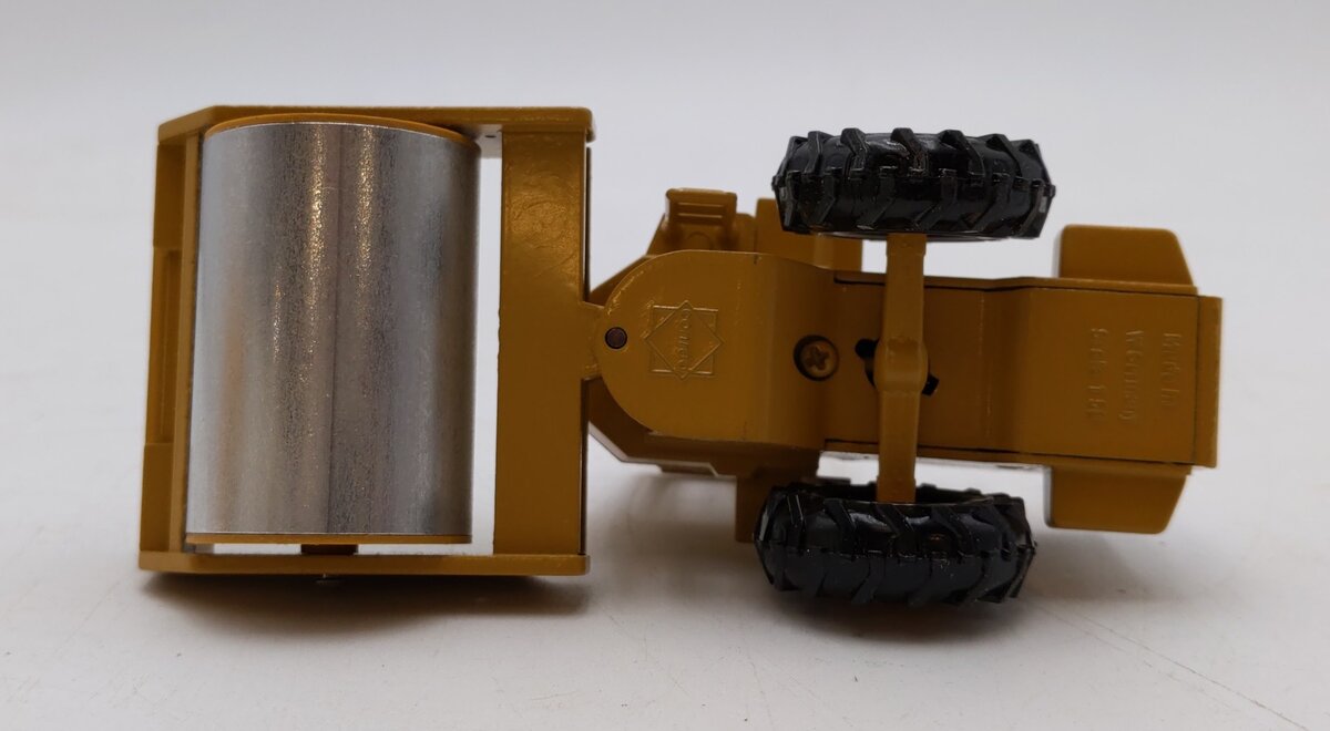 NZG Modelle 1:50 Scale Caterpillar Compactor CS 653 LN/Box