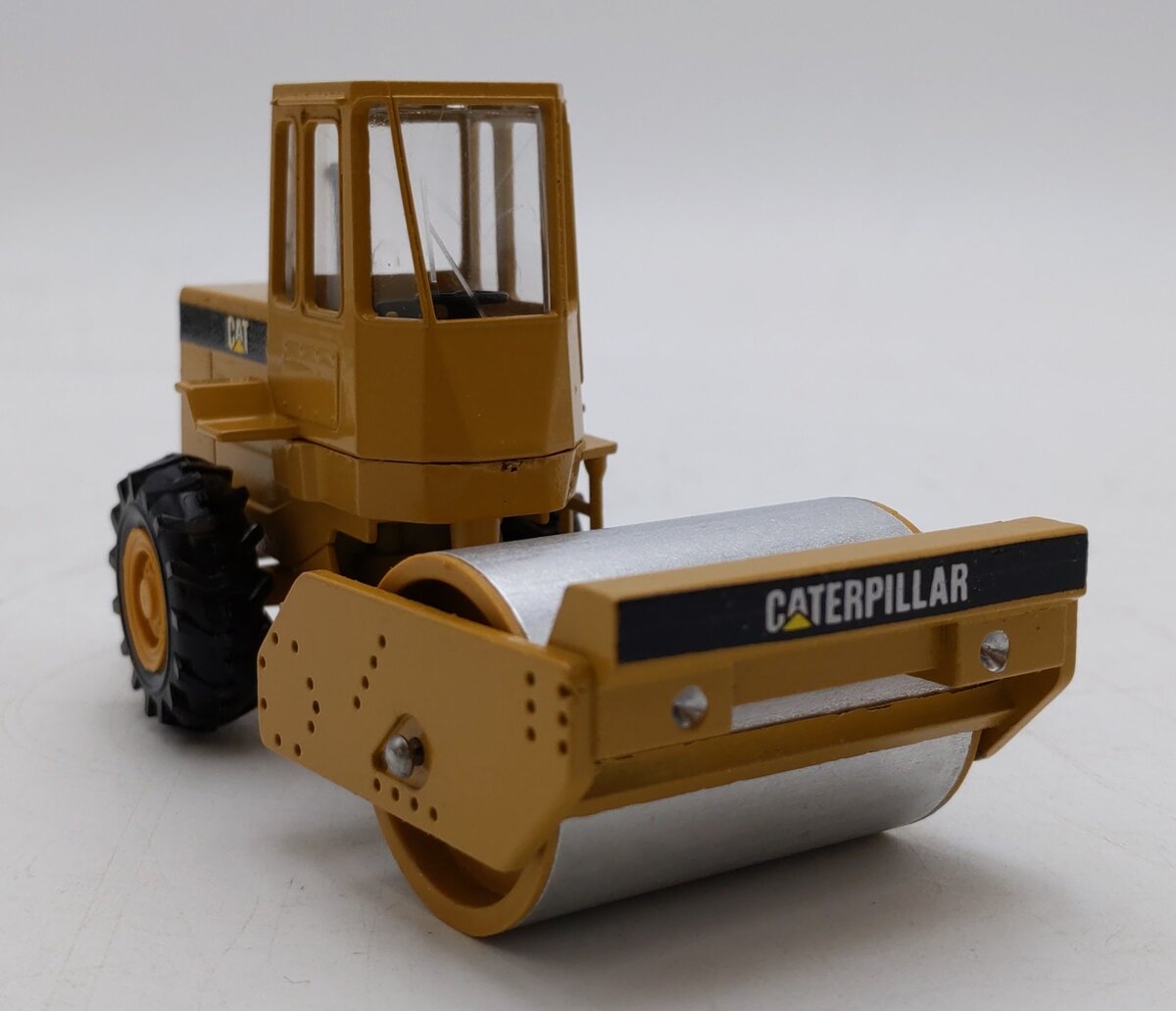 NZG Modelle 1:50 Scale Caterpillar Compactor CS 653 LN/Box