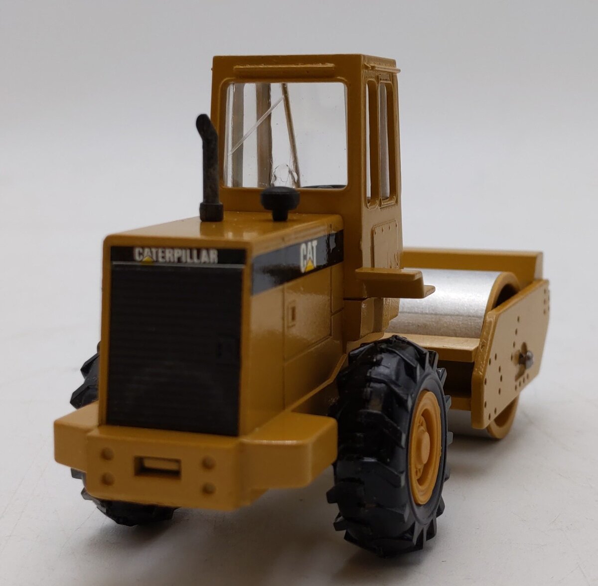 NZG Modelle 1:50 Scale Caterpillar Compactor CS 653 LN/Box