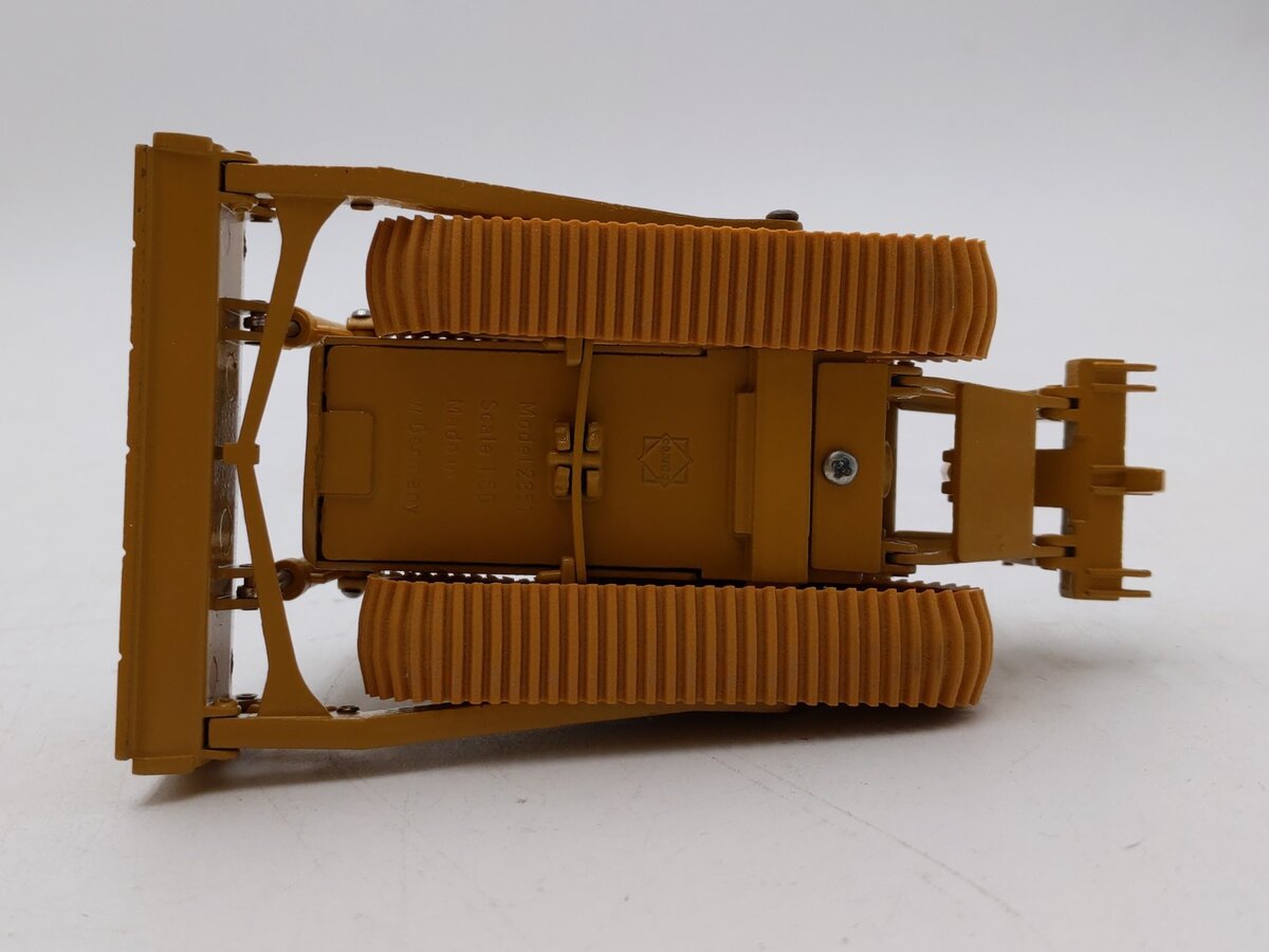 NZG Modelle 1:50 Scale Caterpillar Track-Type Tractor D6H LN/Box