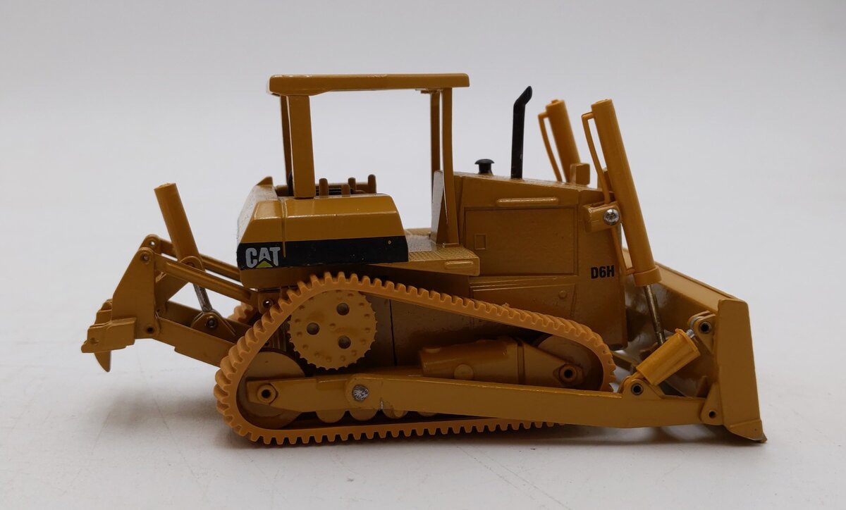 NZG Modelle 1:50 Scale Caterpillar Track-Type Tractor D6H LN/Box