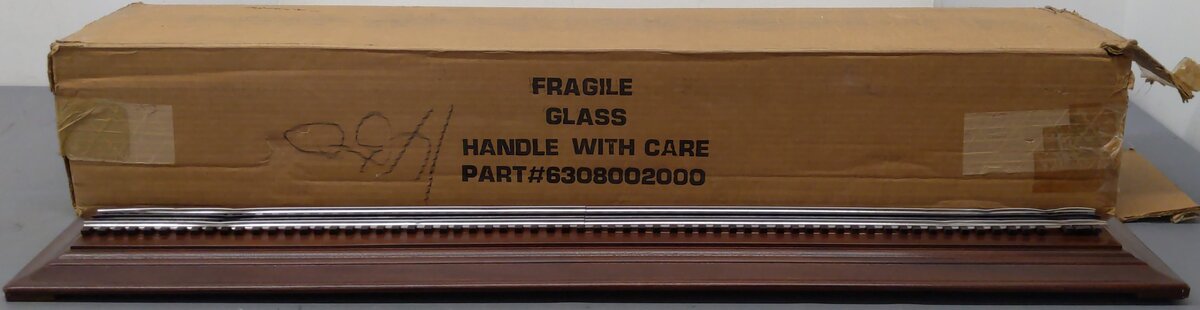 Lionel 6308002000 46" Wood Base Display Case VG/Box
