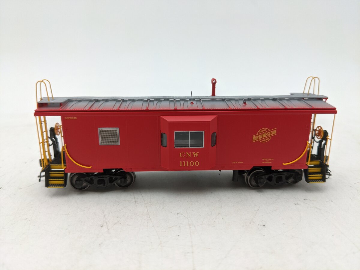 Tangent 60520-01 HO Chicago & North Western 1966 Bay Window Caboose #111000 LN/Box