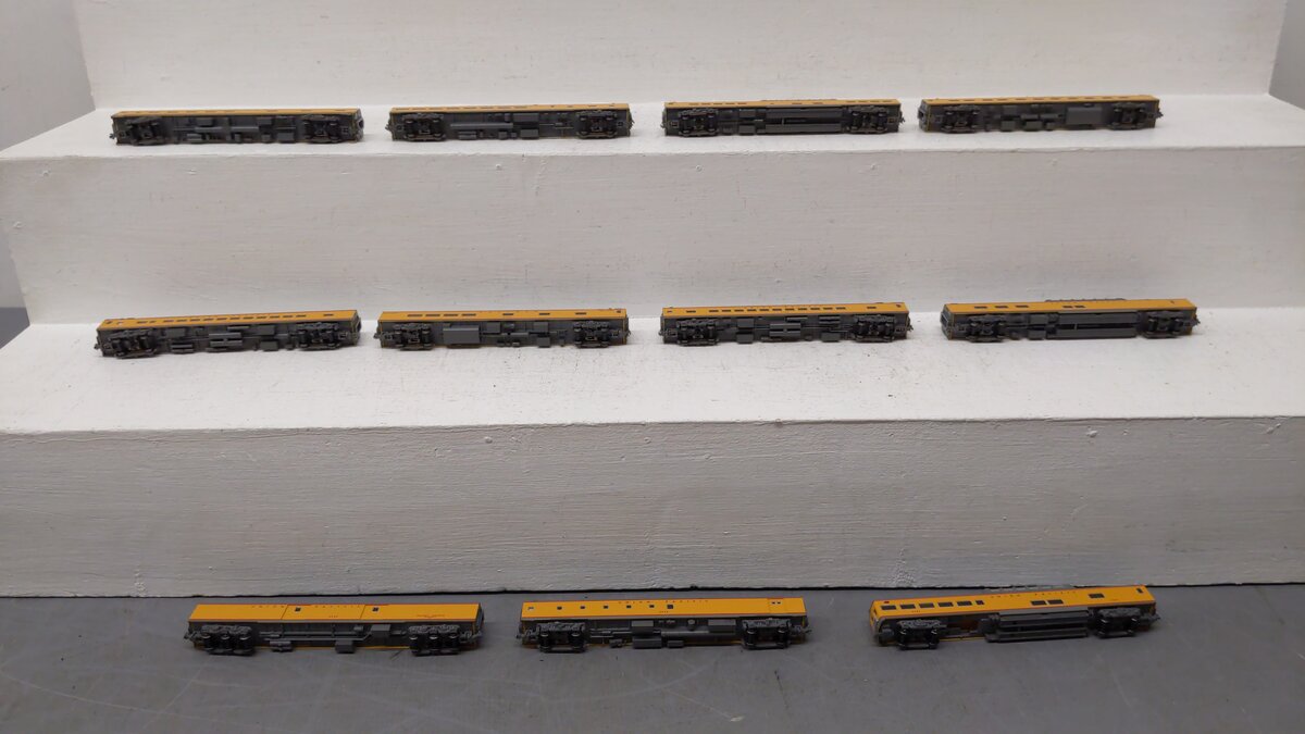 Kato 106-088 N Union Pacific City of Los Angeles Passenger Car (Set of 11) EX/Box