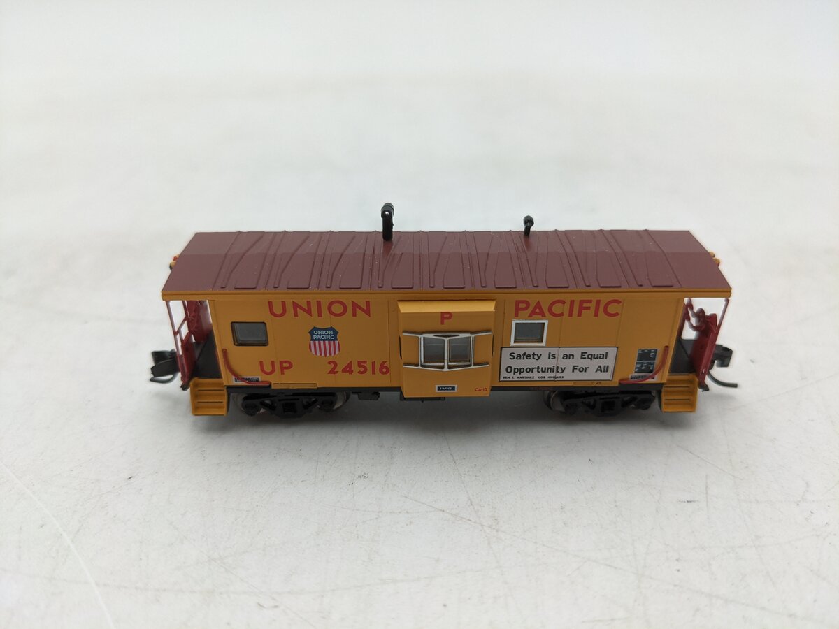 Bluford Shops 44240 N Union Pacific 4-Bay Window Caboose #24516 LN/Box