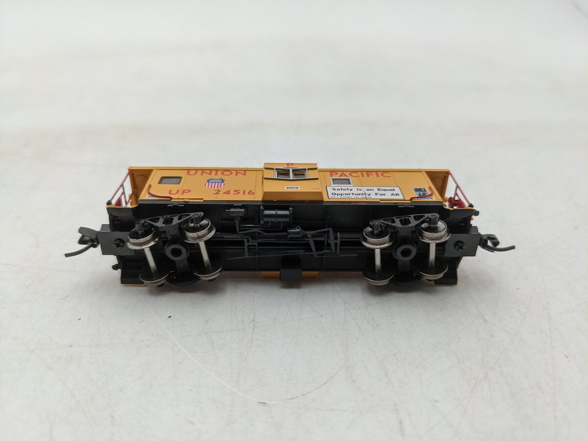 Bluford Shops 44240 N Union Pacific 4-Bay Window Caboose #24516 LN/Box