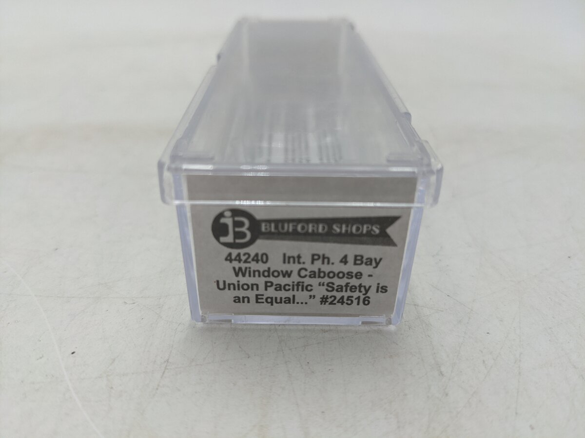 Bluford Shops 44240 N Union Pacific 4-Bay Window Caboose #24516 LN/Box