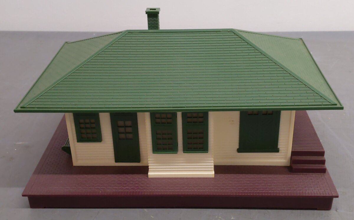 Lionel 6-2133 O Scale Illuminated Freight Station Assembled EX/Box