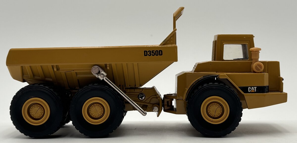 Ertl 2431 1:50 Caterpillar D350D Articulated Dump Truck EX