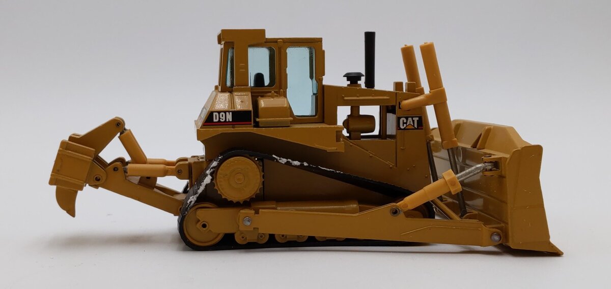 NZG Modelle 1:50 Scale Caterpillar D9N Track-Type Tractor LN/Box