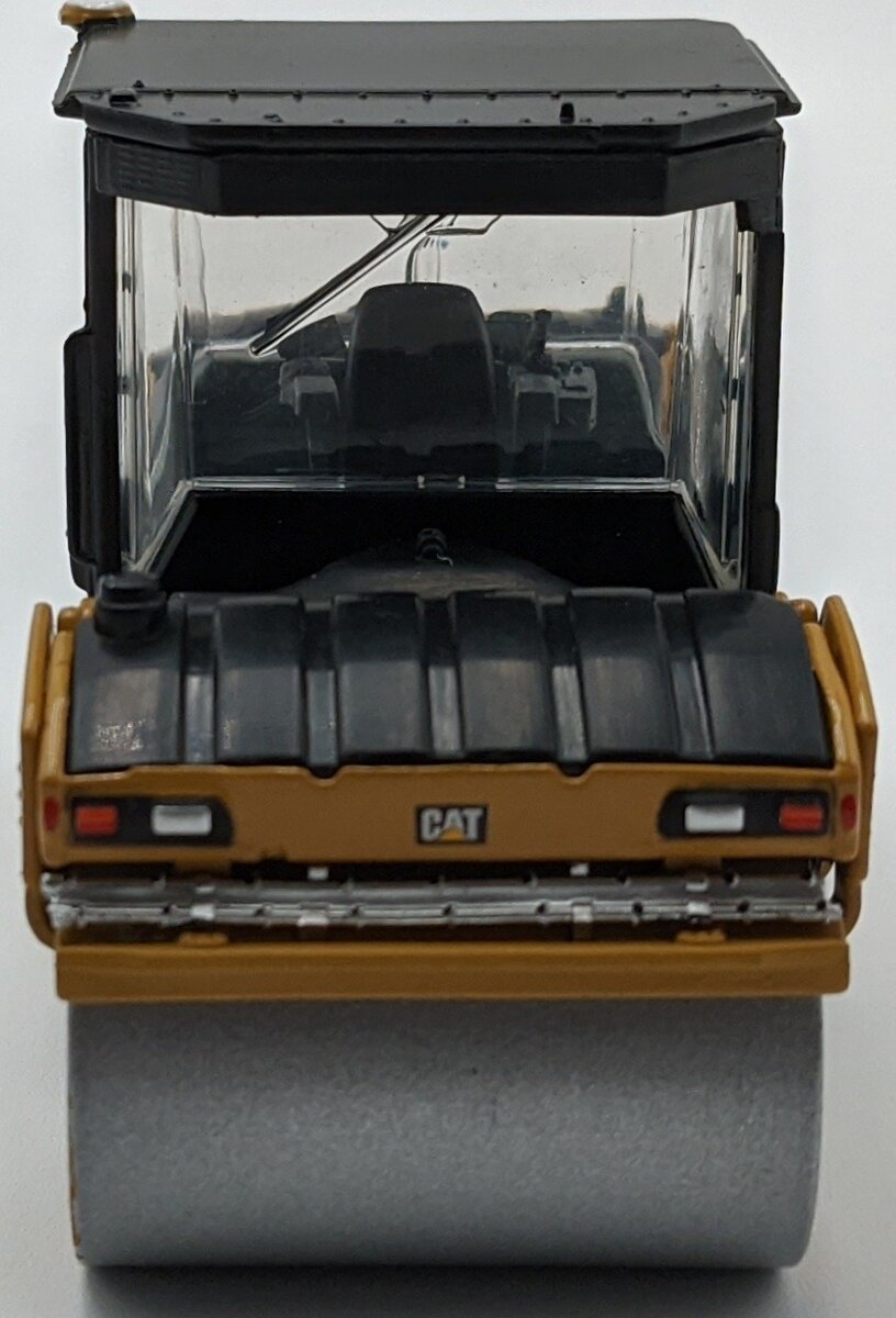 DieCast Masters 85595 1:50 Caterpillar CB-13 Tandem Vibratory Roller Vehicle NIB