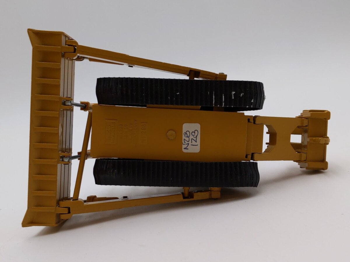 NZG Modelle 1:50 Scale Caterpillar D9R Track-Type Tractor LN/Box