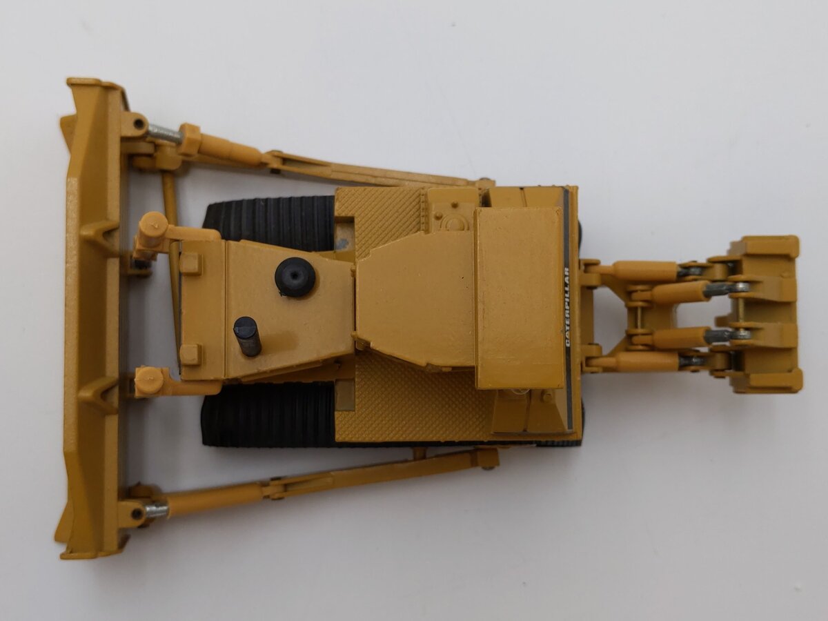 NZG Modelle 1:50 Scale Caterpillar D9R Track-Type Tractor LN/Box
