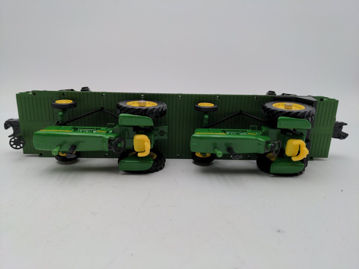 MTH 30-7027A O Gauge John Deere Flatcar #40101 w/4010 Tractors EX/Box