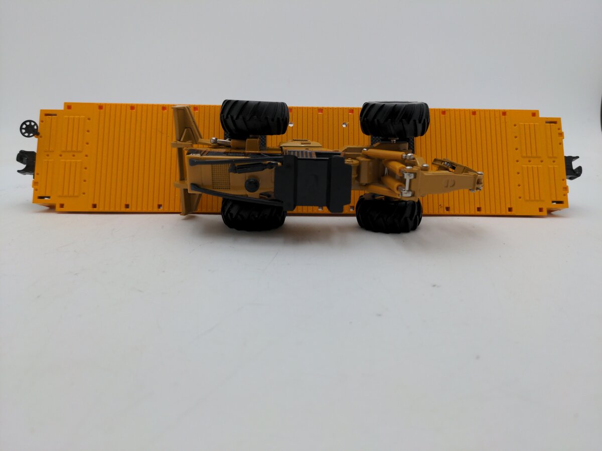 MTH 20-98357 O Caterpillar Flatcar with 545 Grapple Skidder #54504 EX/Box