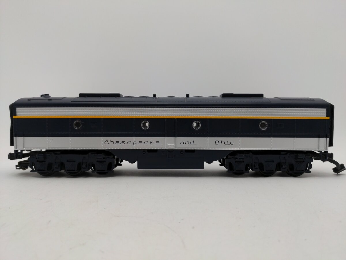 MTH 30-2272-3 Chesapeake & Ohio E-8 B-Unit Non-Powered Diesel Engine EX/Box