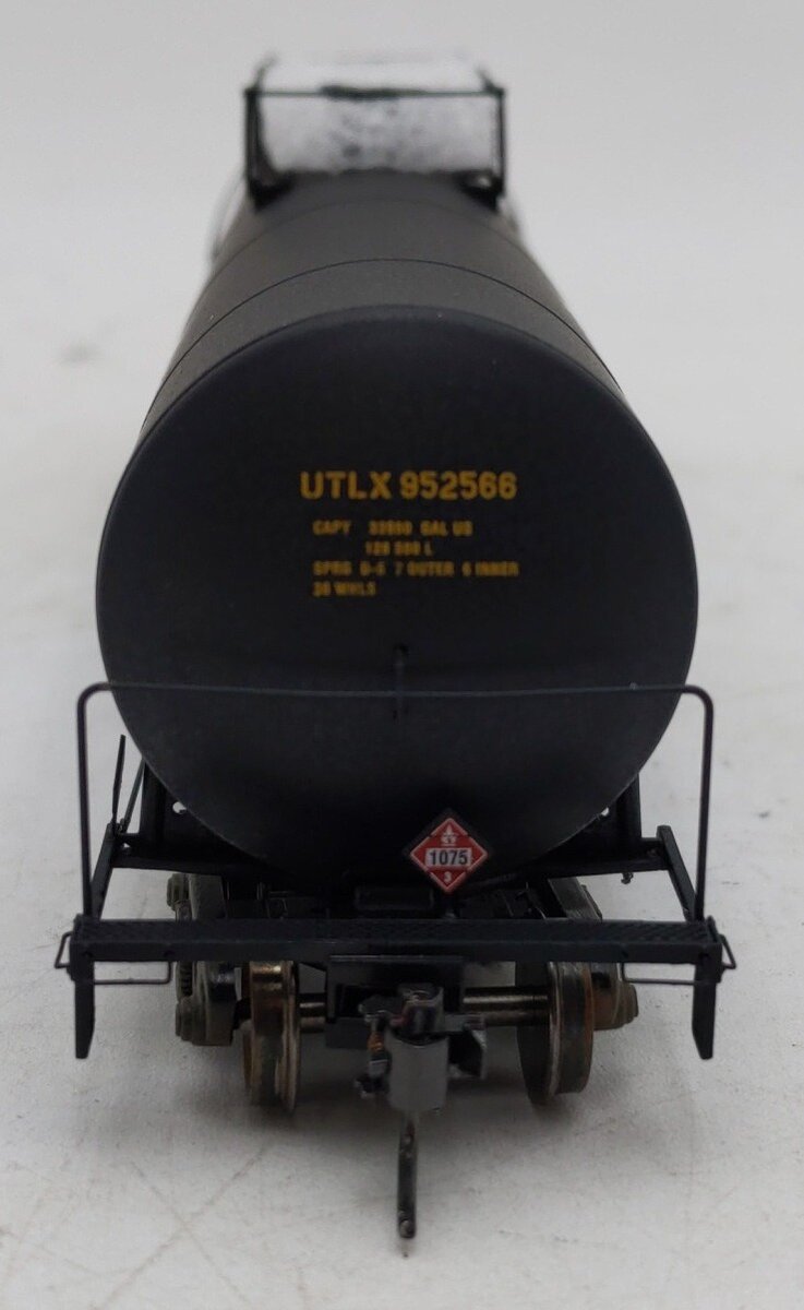 Athearn 96412 HO Scale UTLX 33,900 Gallon LPG Early Tank Car #952566