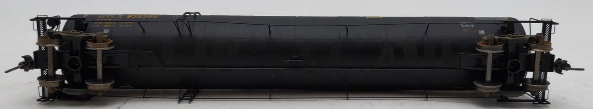 Athearn 96412 HO Scale UTLX 33,900 Gallon LPG Early Tank Car #952566