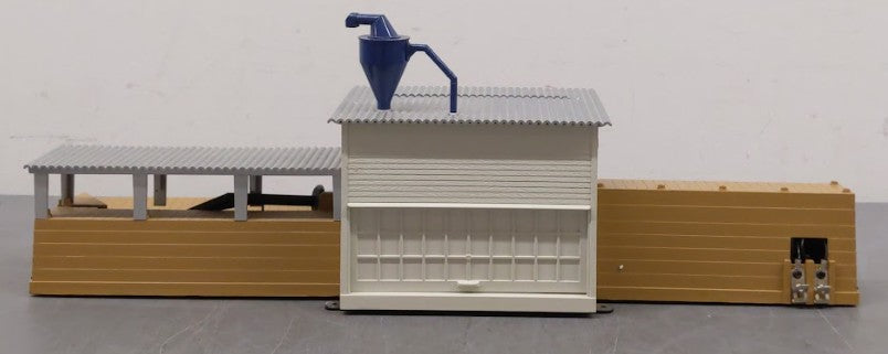 Lionel 6-24147 Operating Sawmill with Spinning Sawblade EX/Box