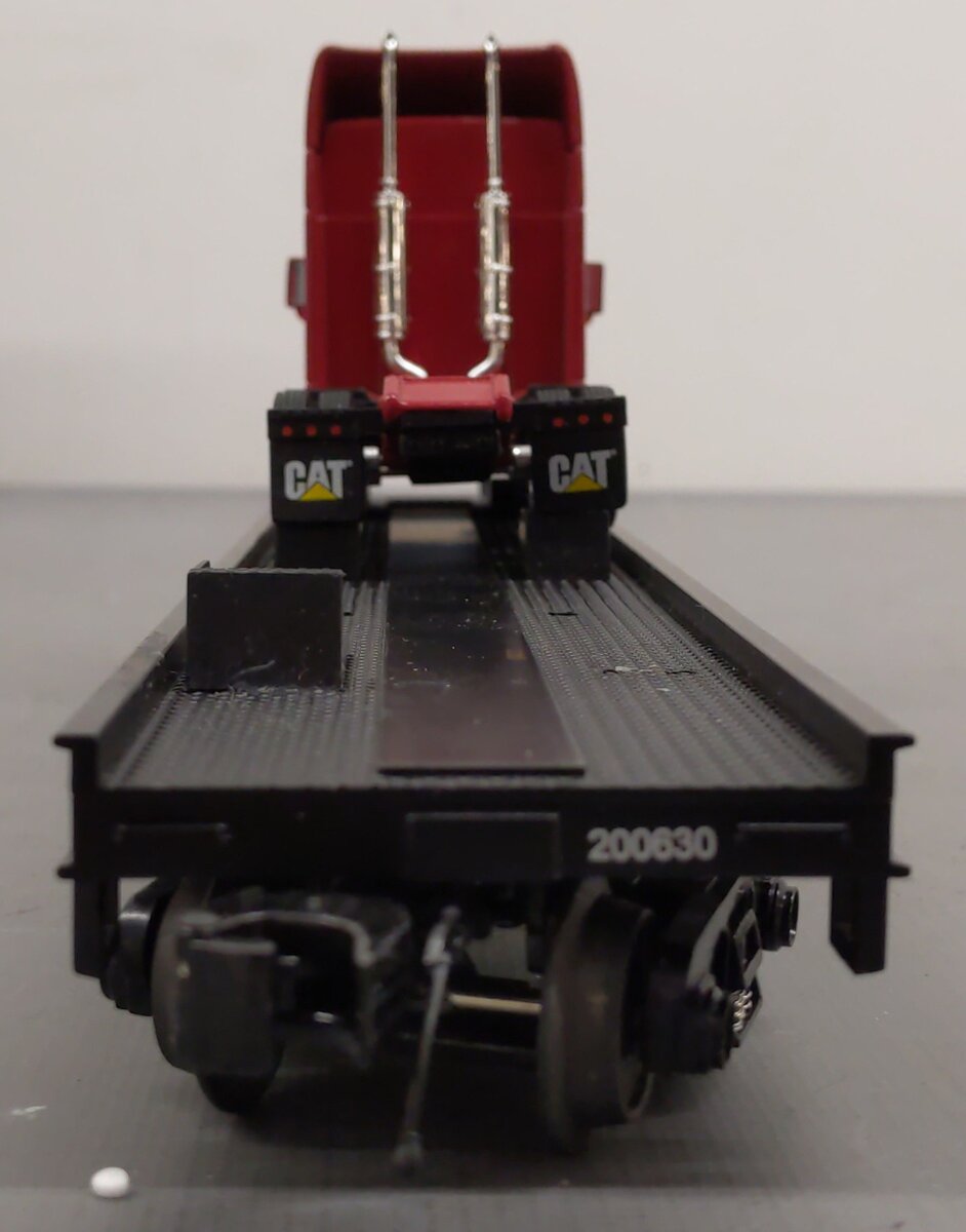 MTH 20-98531 O Gauge Caterpillar Flat Car w/ 2 CAT Rental Store Haulers #200630 EX