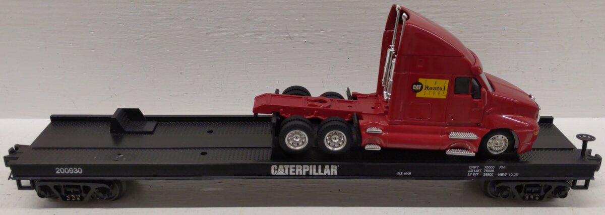 MTH 20-98531 O Gauge Caterpillar Flat Car w/ 2 CAT Rental Store Haulers #200630 EX