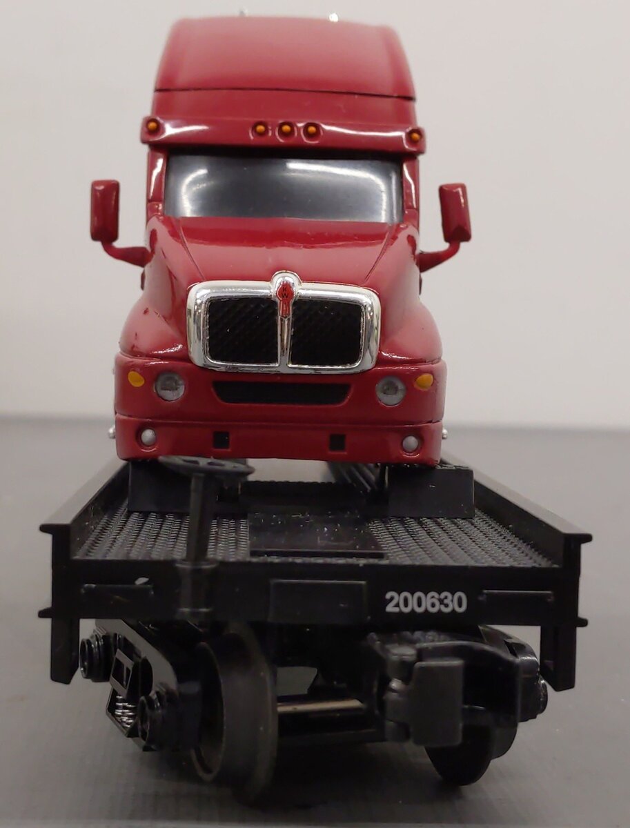 MTH 20-98531 O Gauge Caterpillar Flat Car w/ 2 CAT Rental Store Haulers #200630 EX