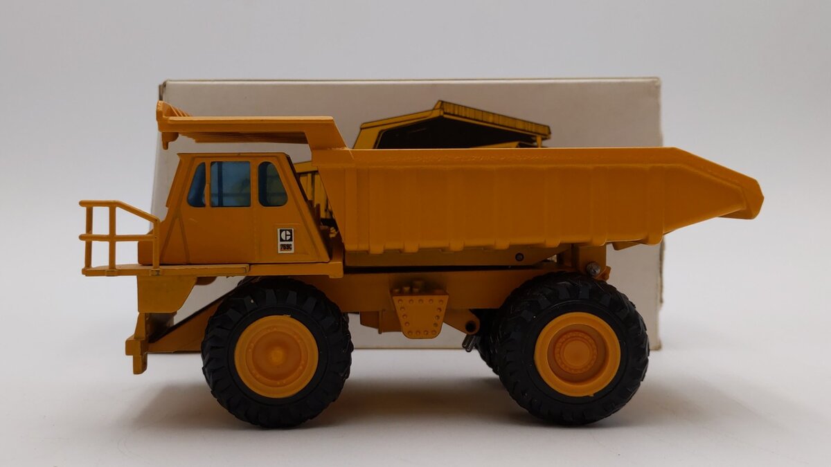 NZG 222 1:50 Caterpillar 769C Dump Truck LN/Box