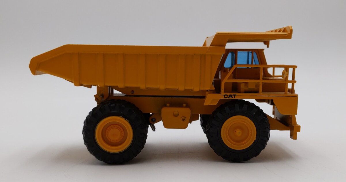 NZG 222 1:50 Caterpillar 769C Dump Truck LN/Box