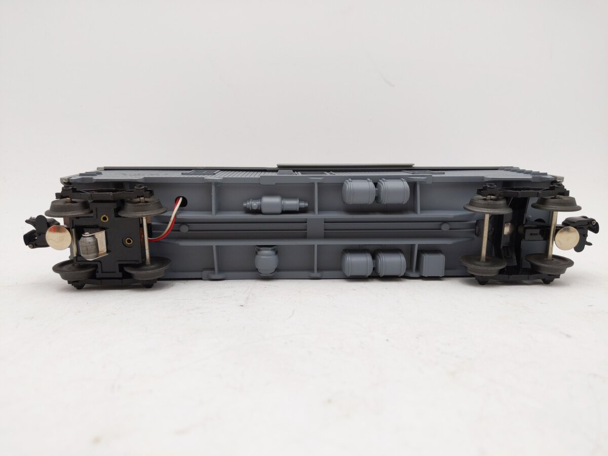Lionel 6-5717 O Gauge Santa Fe Illuminated Bunk Car EX/Box