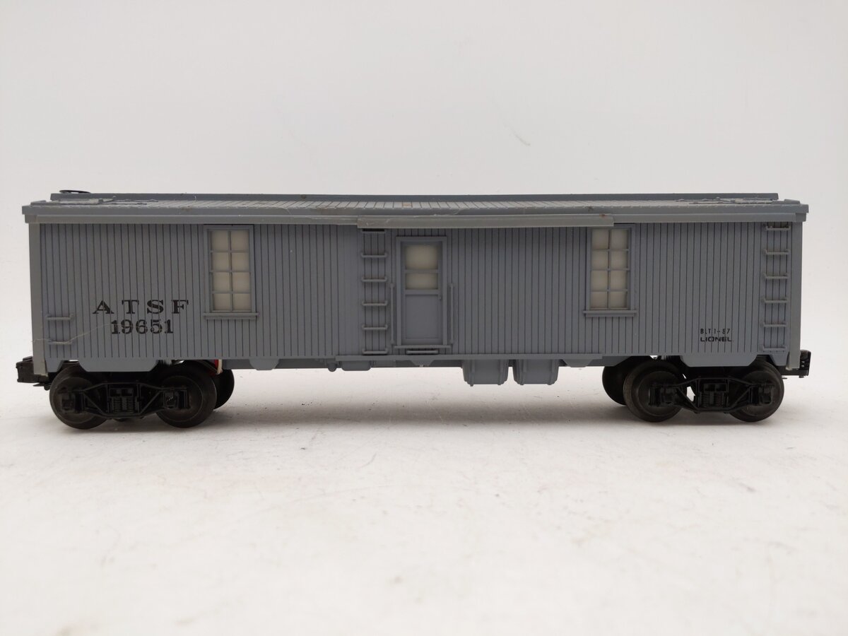 Lionel 6-5717 O Gauge Santa Fe Illuminated Bunk Car EX/Box