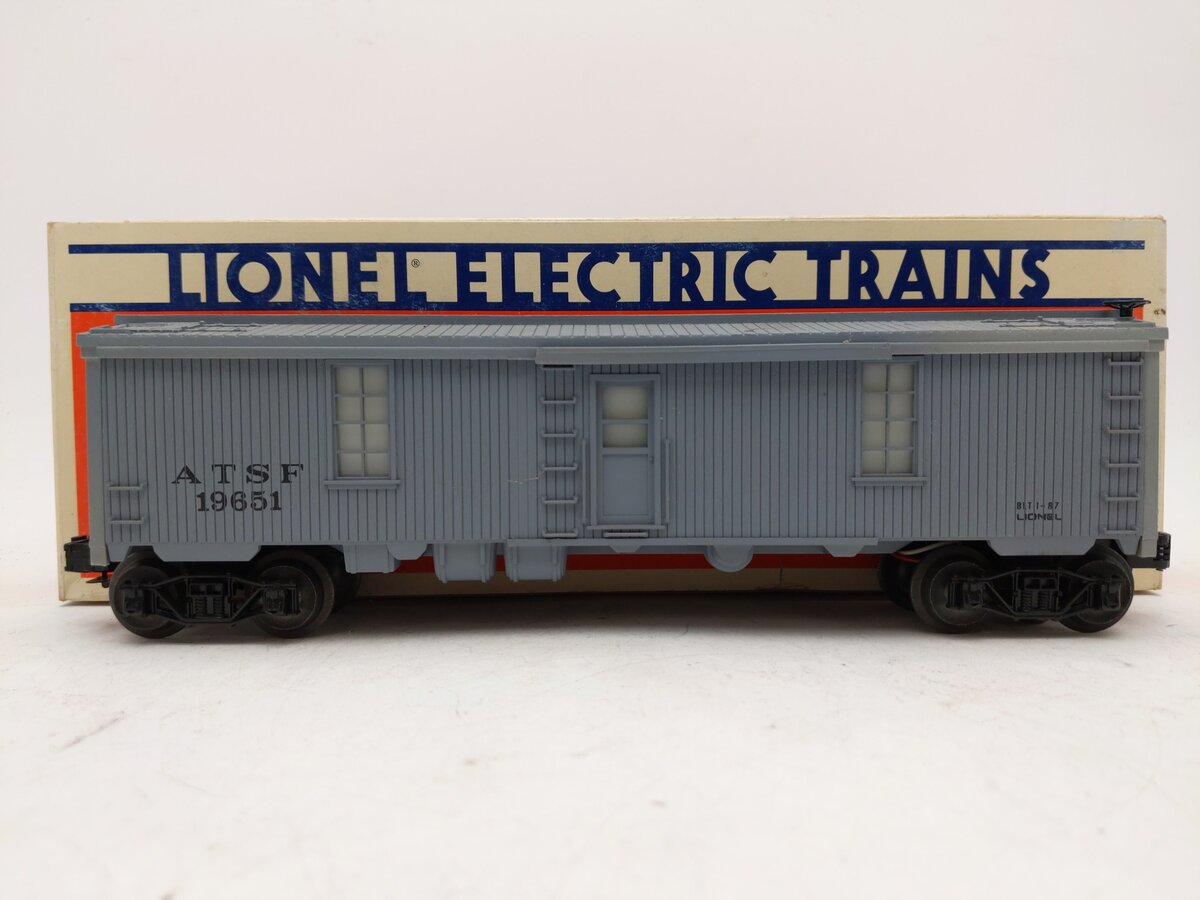 Lionel 6-5717 O Gauge Santa Fe Illuminated Bunk Car EX/Box