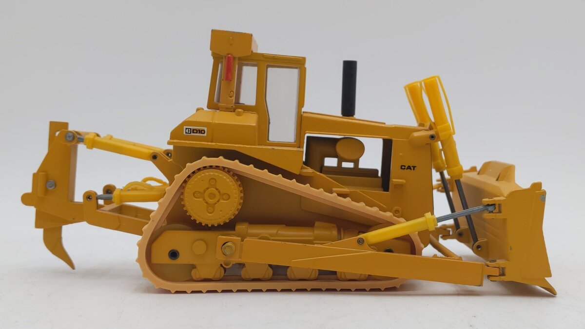 Conrad 285 1:50 CAT D10 Die-Cast Dozer with Front Blade and Rear Knife EX