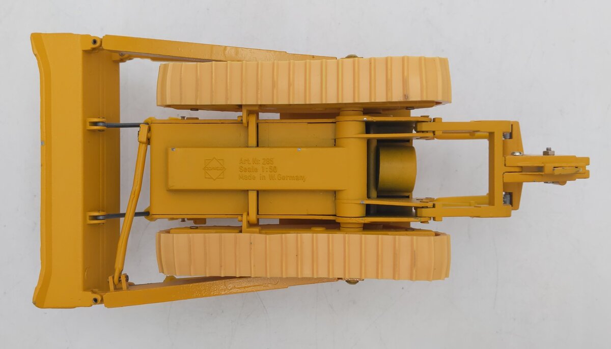 Conrad 285 1:50 CAT D10 Die-Cast Dozer with Front Blade and Rear Knife EX