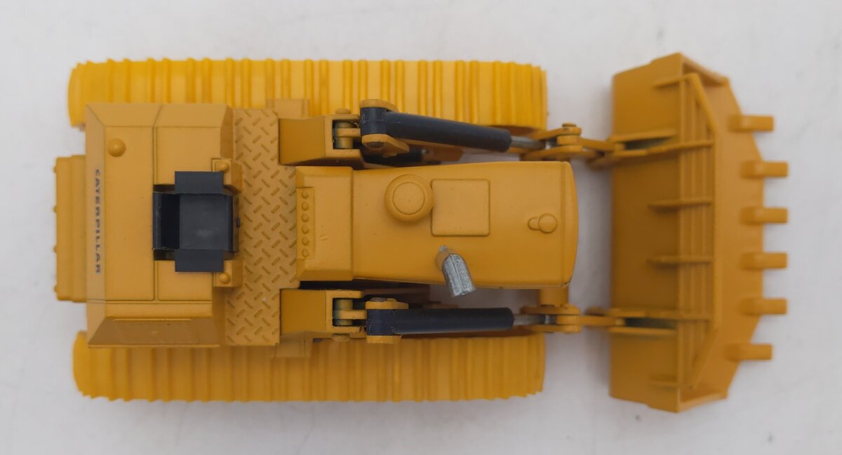 NZG 140 1:50 Die-Cast Caterpillar 983 Track Loader EX