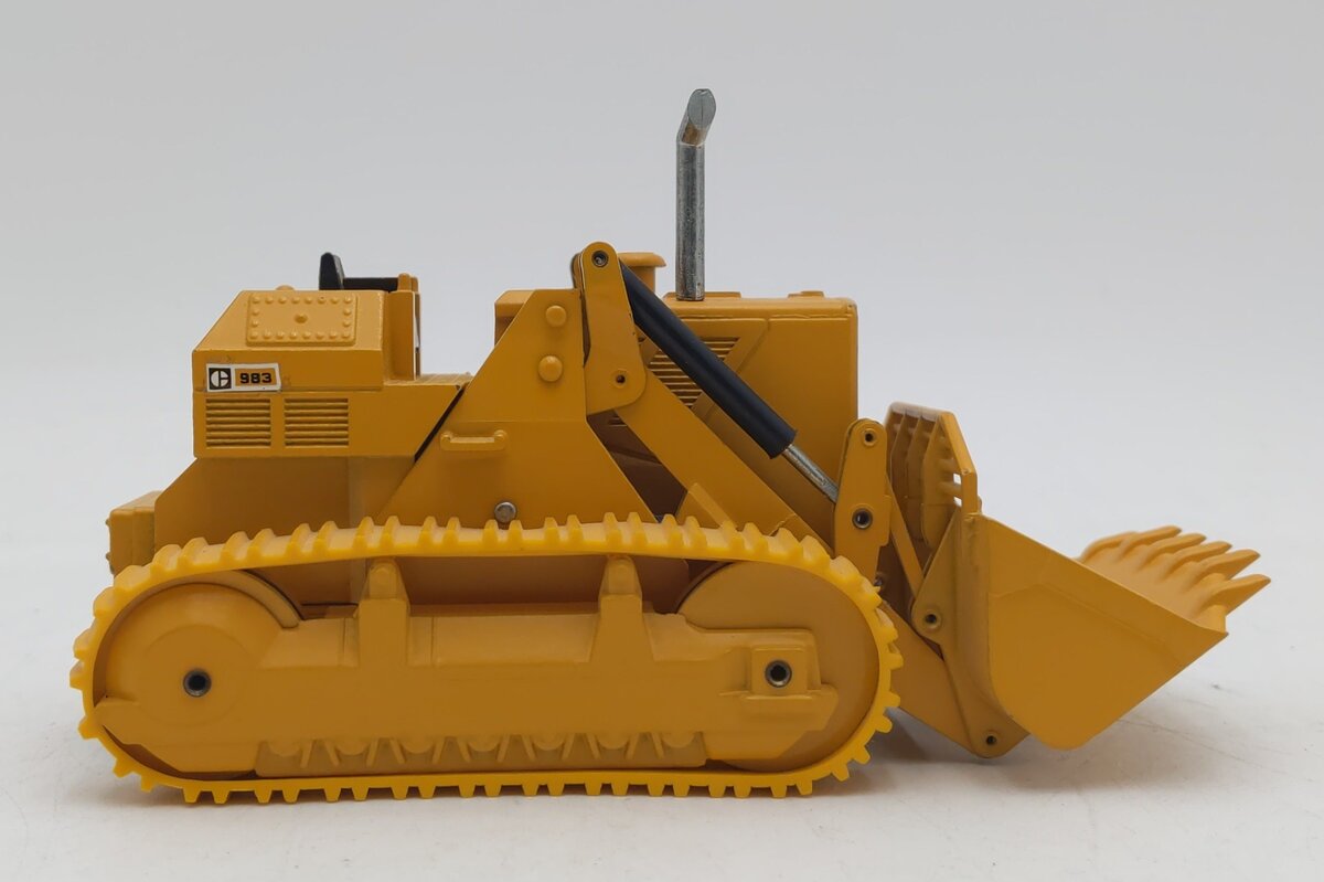 NZG 140 1:50 Die-Cast Caterpillar 983 Track Loader EX
