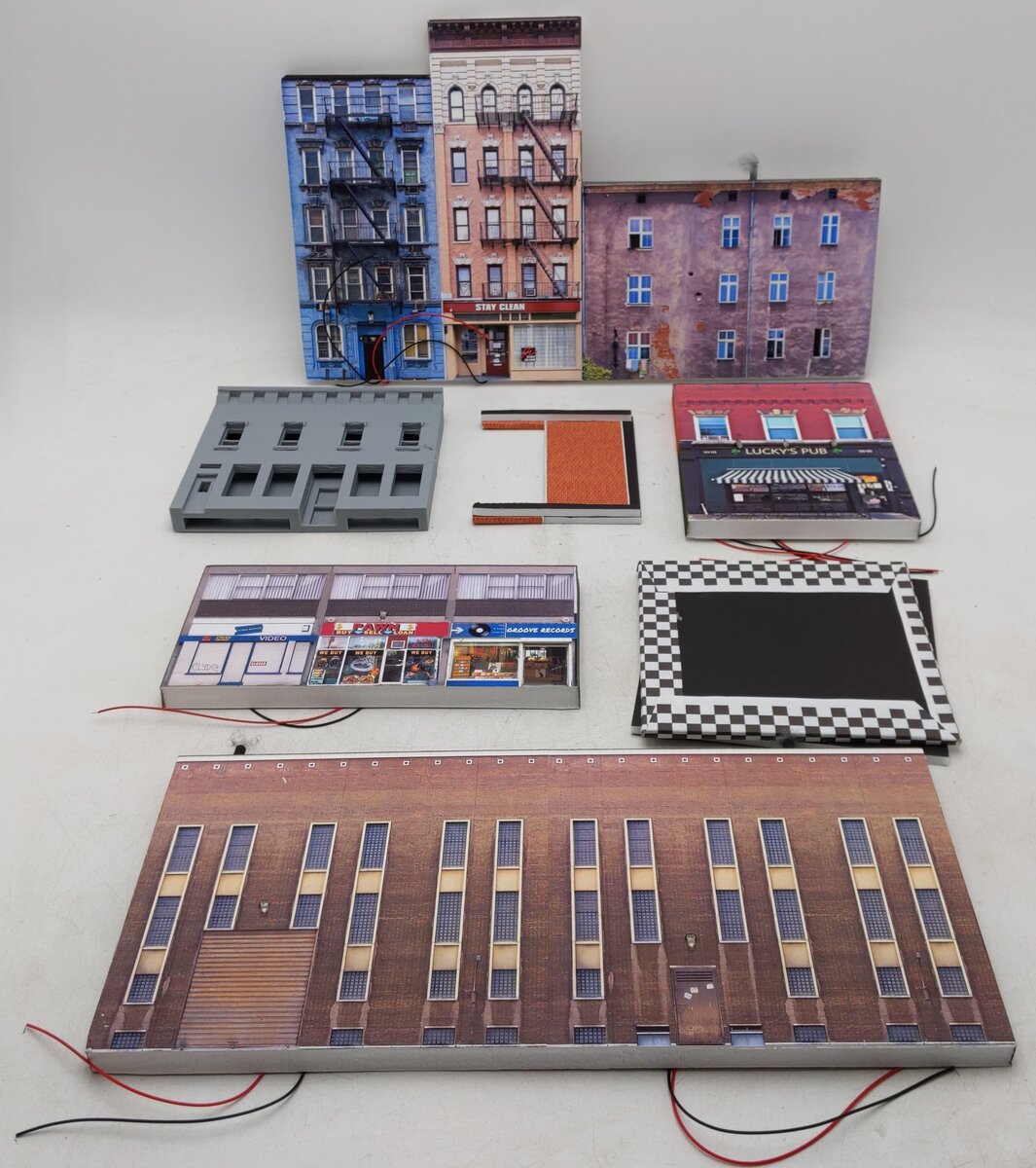 S Gauge Assorted LED Building Fronts [7] VG