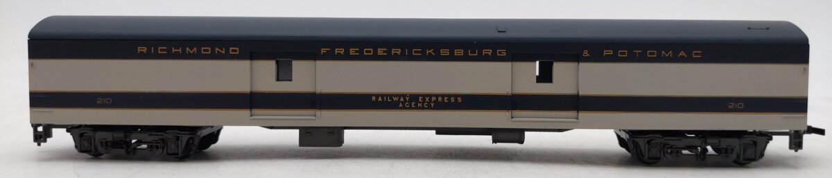 IHC 6584 HO Richmond Fredericksburg & Potomac Smooth Side Passenger Baggage #210 EX/Box