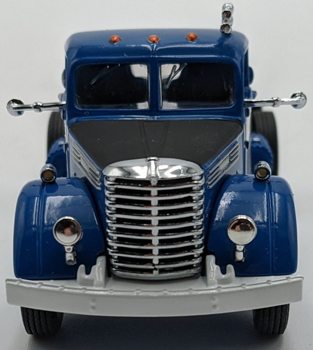 Mattel DYM35216 1:43 1948 Diamond T Truck NEW