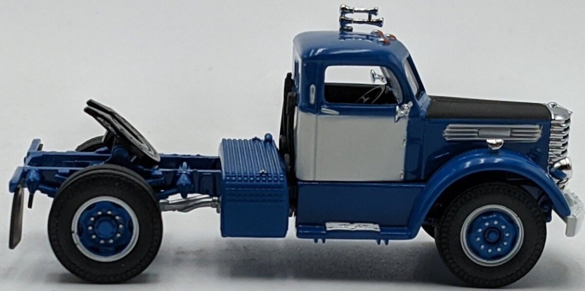 Mattel DYM35216 1:43 1948 Diamond T Truck NEW