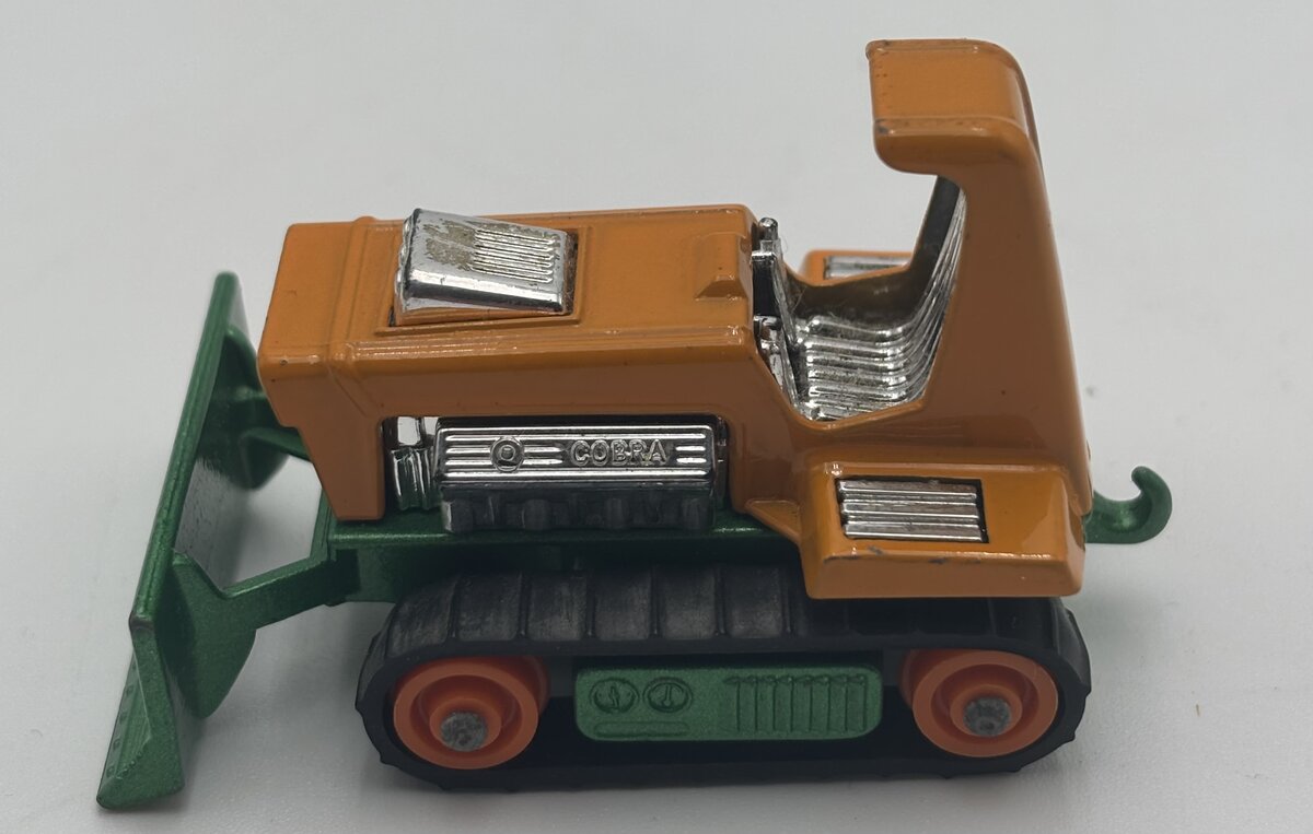 Matchbox 12 1:64 Big Bull Bulldozer EX