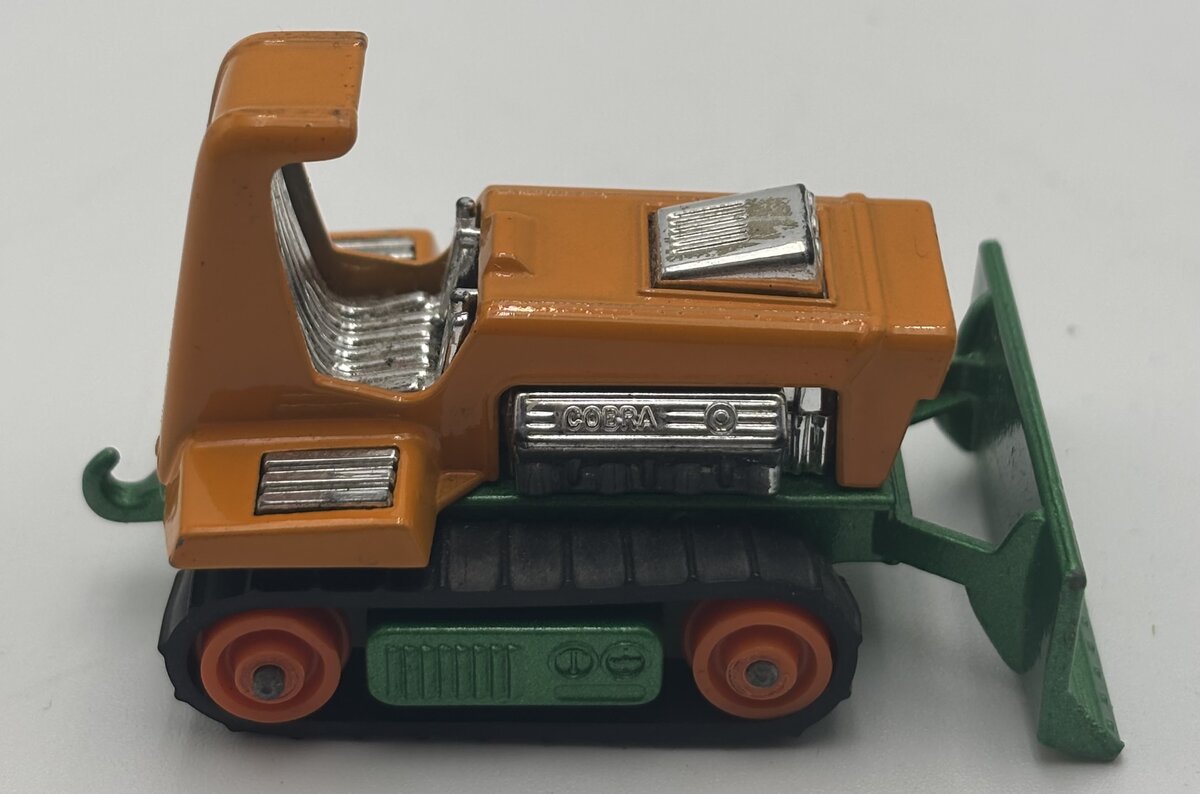 Matchbox 12 1:64 Big Bull Bulldozer EX