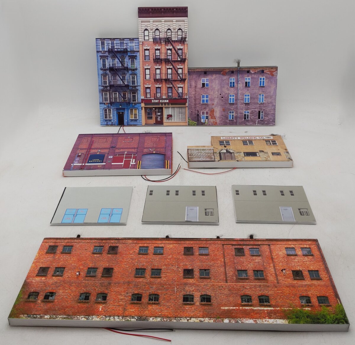 S Gauge Assorted LED Building Fronts & Walls [7] VG