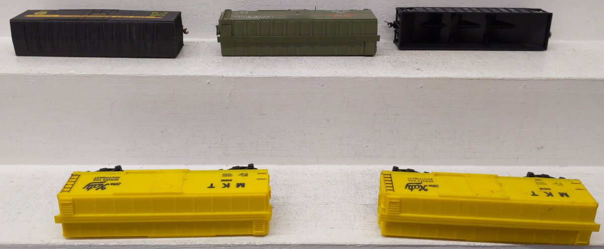 American Models & Other Assorted S Gauge Freight Cars [5] EX