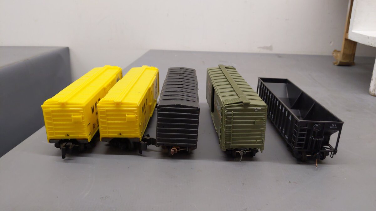 American Models & Other Assorted S Gauge Freight Cars [5] EX