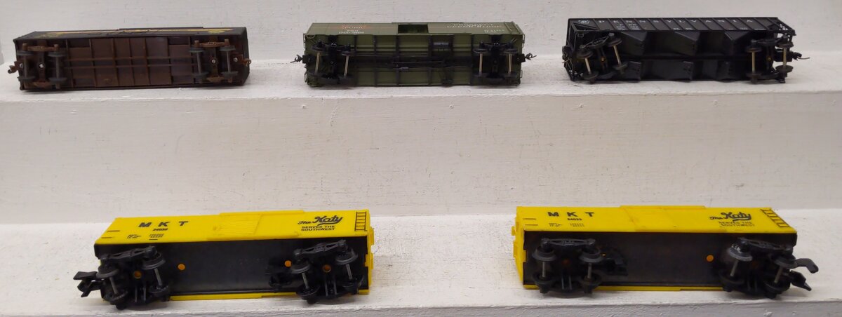 American Models & Other Assorted S Gauge Freight Cars [5] EX