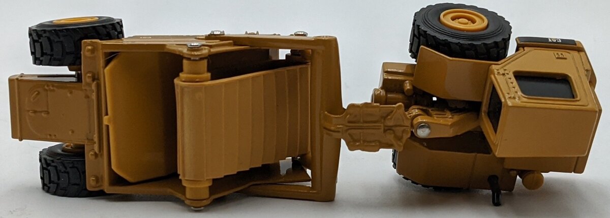 Norscot 8221 1:64 Caterpillar 613C Elevating Scraper NEW