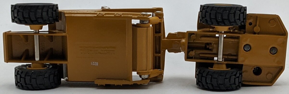 Norscot 8221 1:64 Caterpillar 613C Elevating Scraper NEW