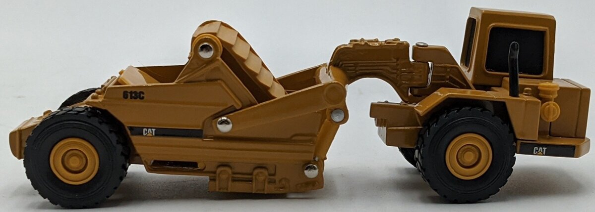 Norscot 8221 1:64 Caterpillar 613C Elevating Scraper NEW